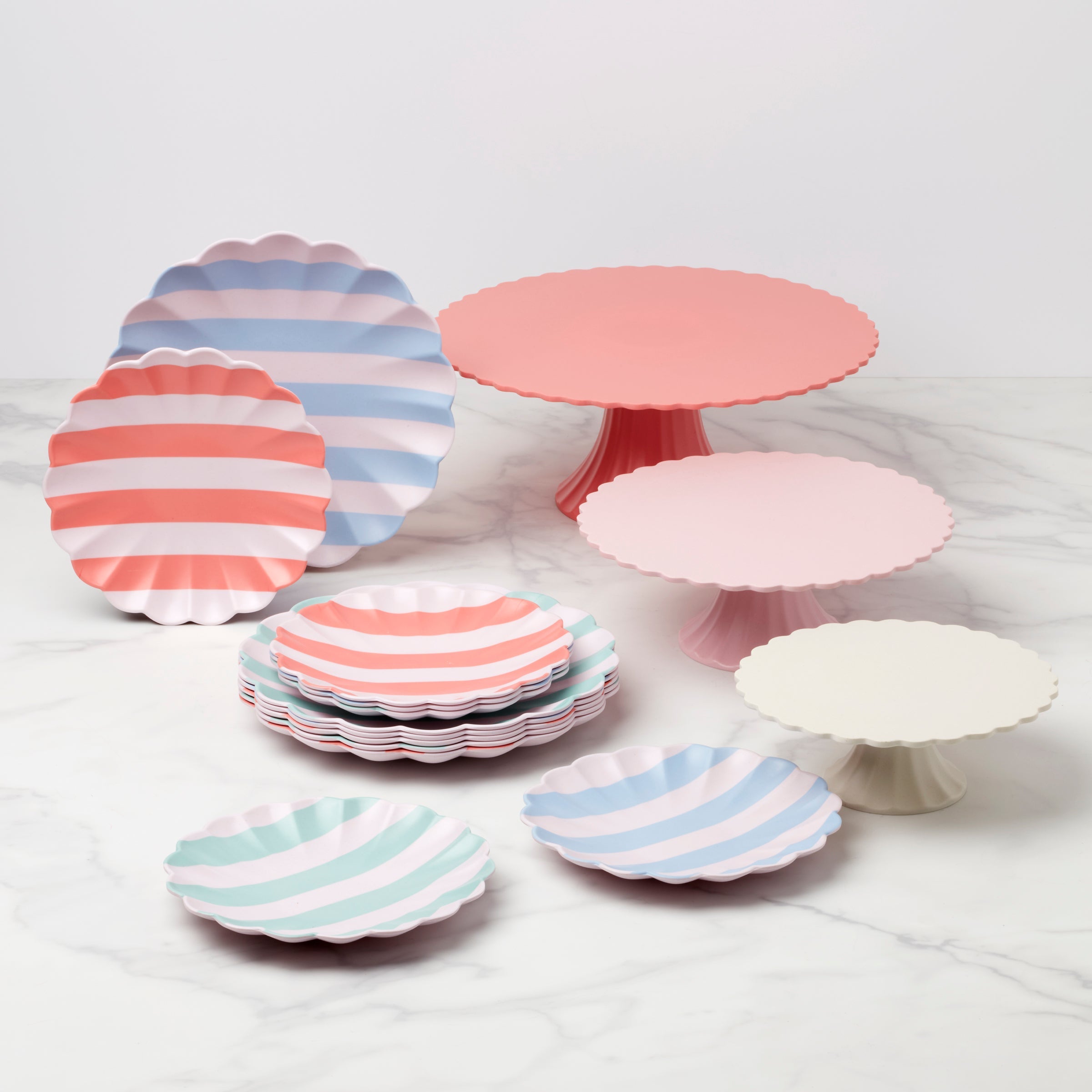 "Small Reusable Bamboo Cake Stand, Cream"
