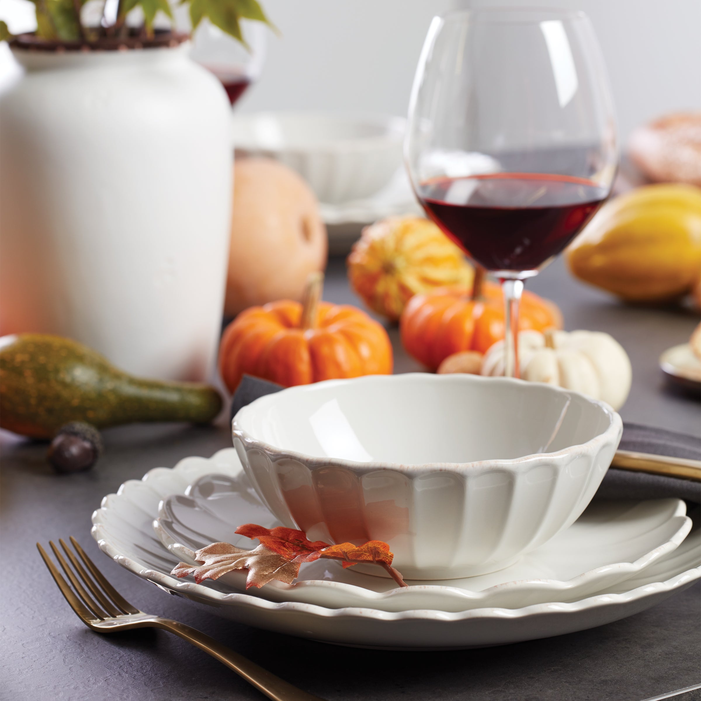 French Perle Scallop 4-Piece Place Setting