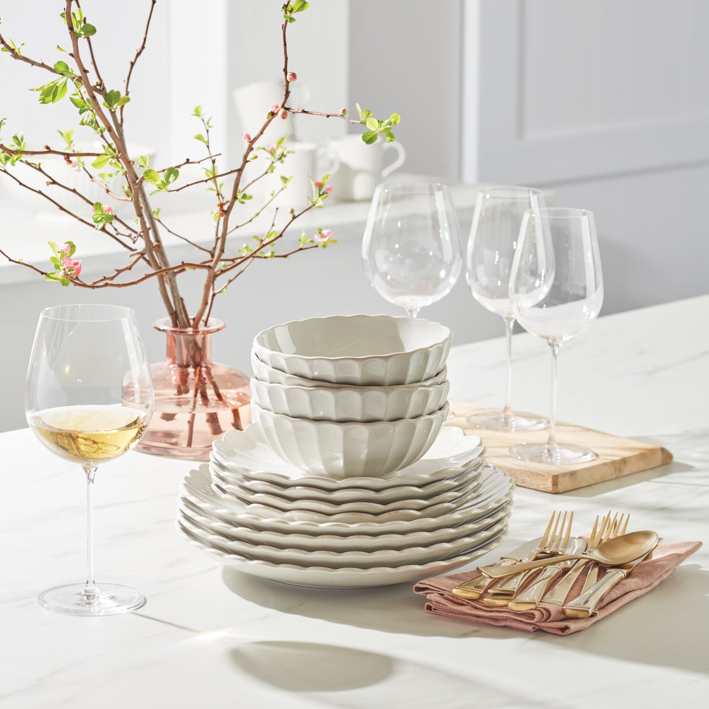 French Perle Scallop 4-Piece Place Setting
