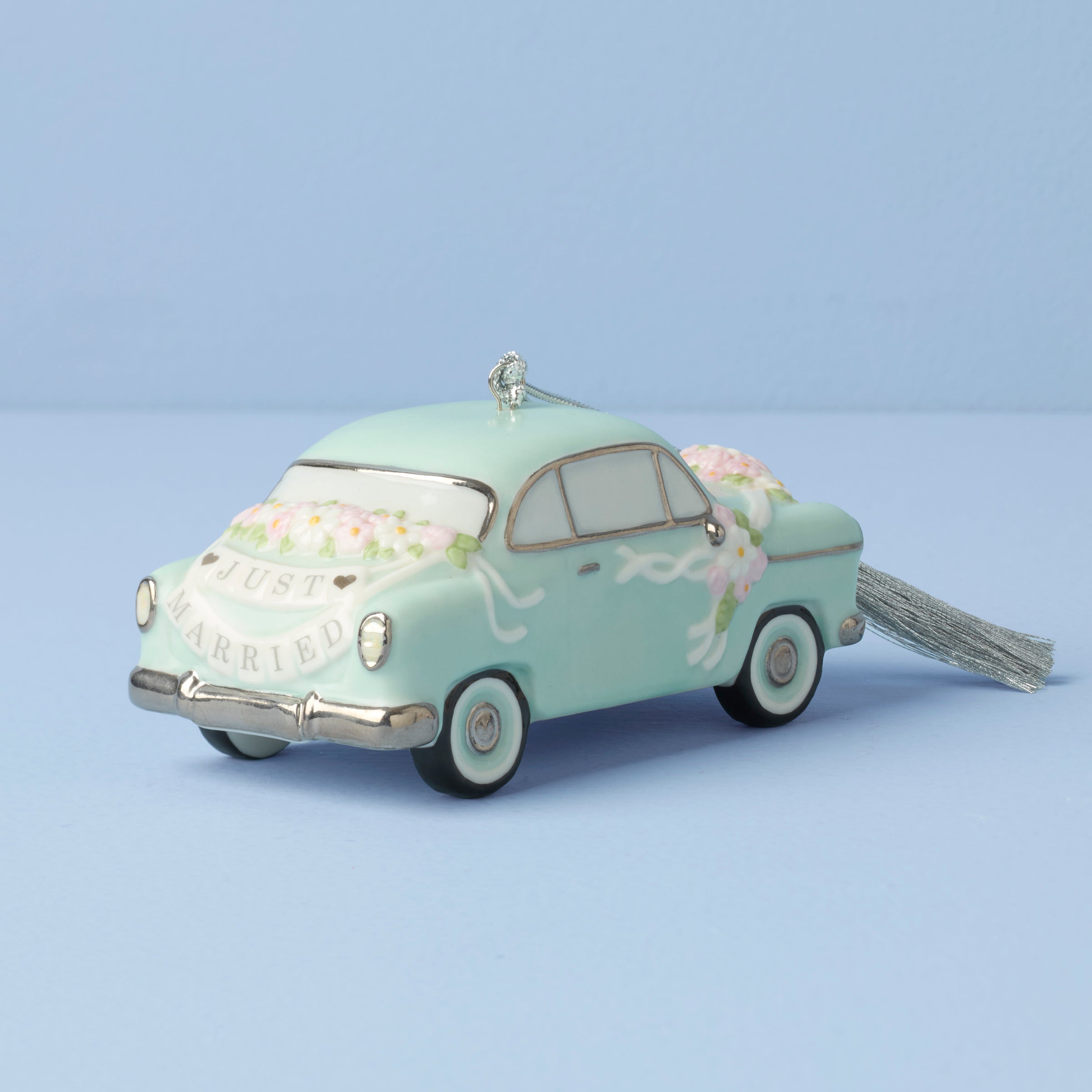 2025 Just Married Vintage Car Ornament