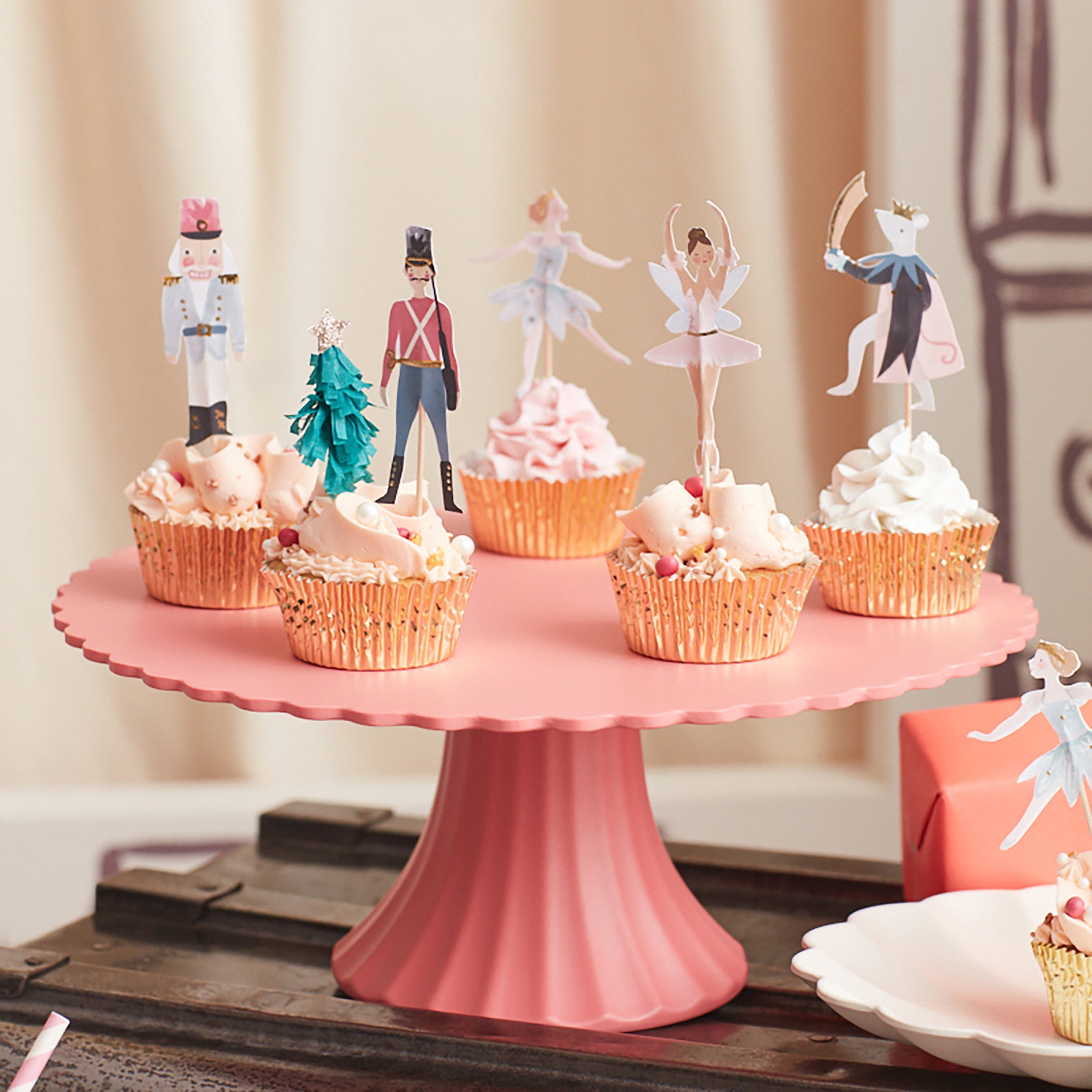 "Large Reusable Bamboo Cake Stand, Pink"